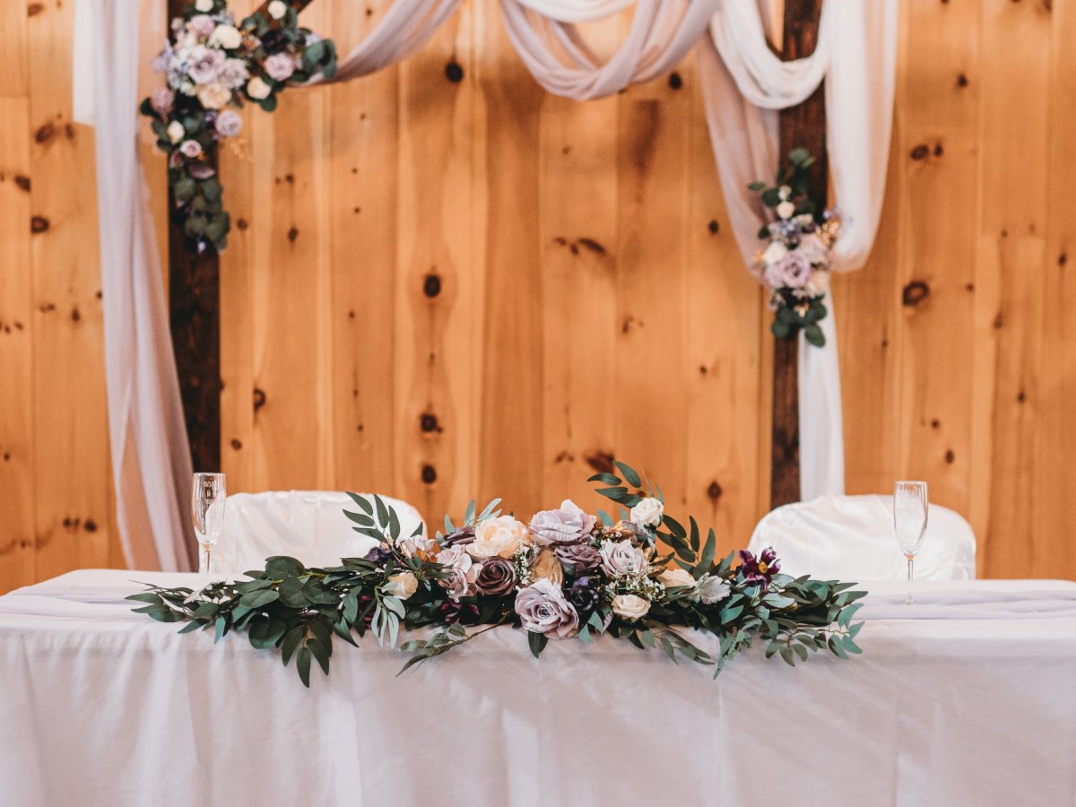 DIY Wedding Table Decor Ideas That Look Expensive (But&nbsp;Aren’t)