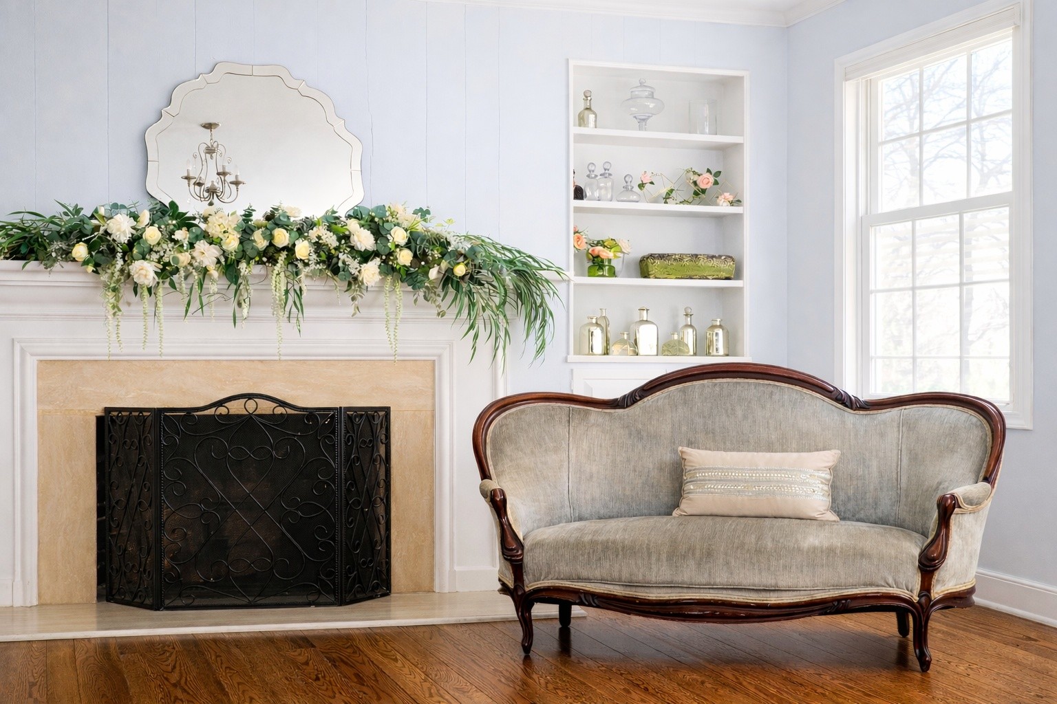 StoneBridge Manor open living room for bridal party getting ready