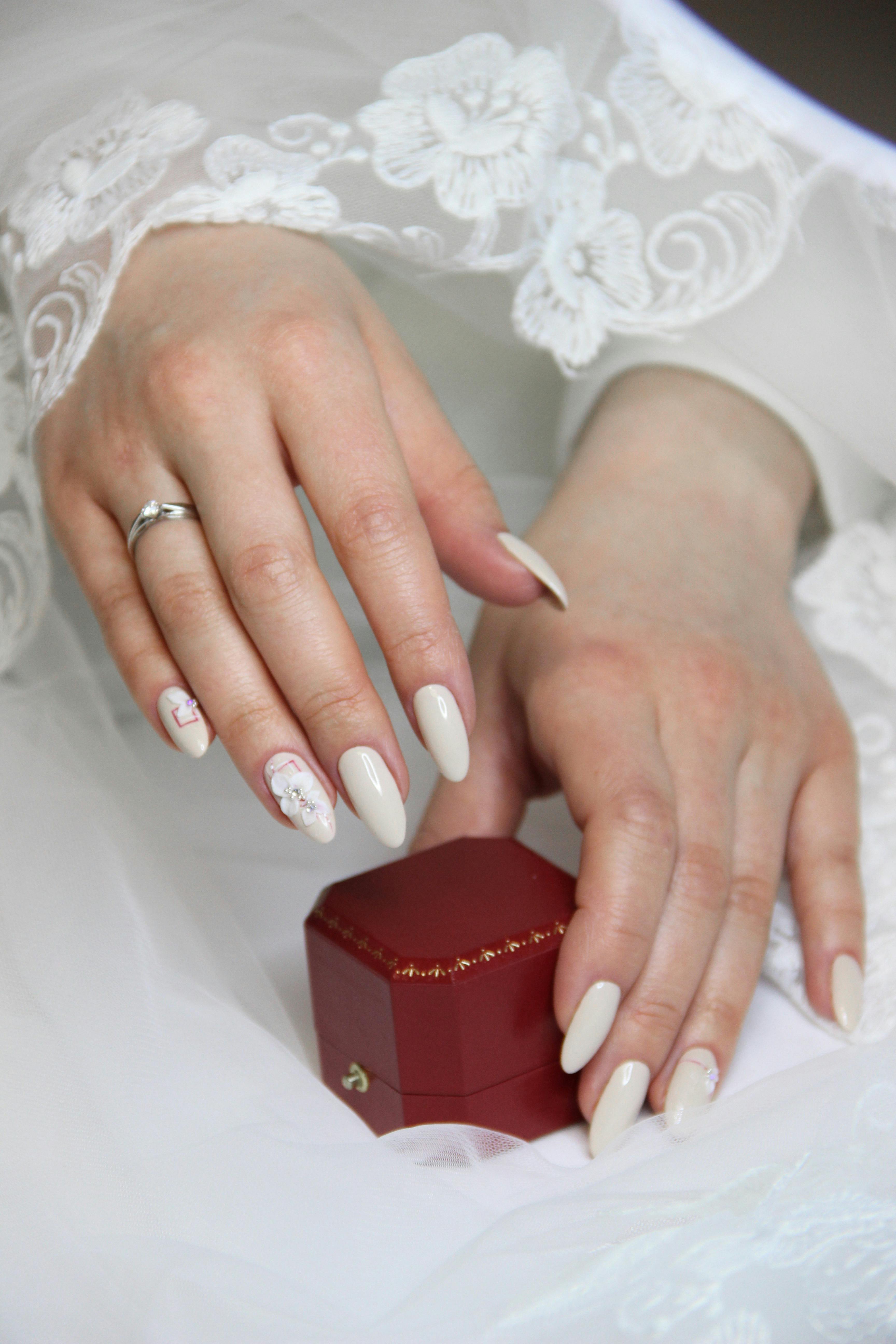 Floral bridal nail design soft spring wedding manicure