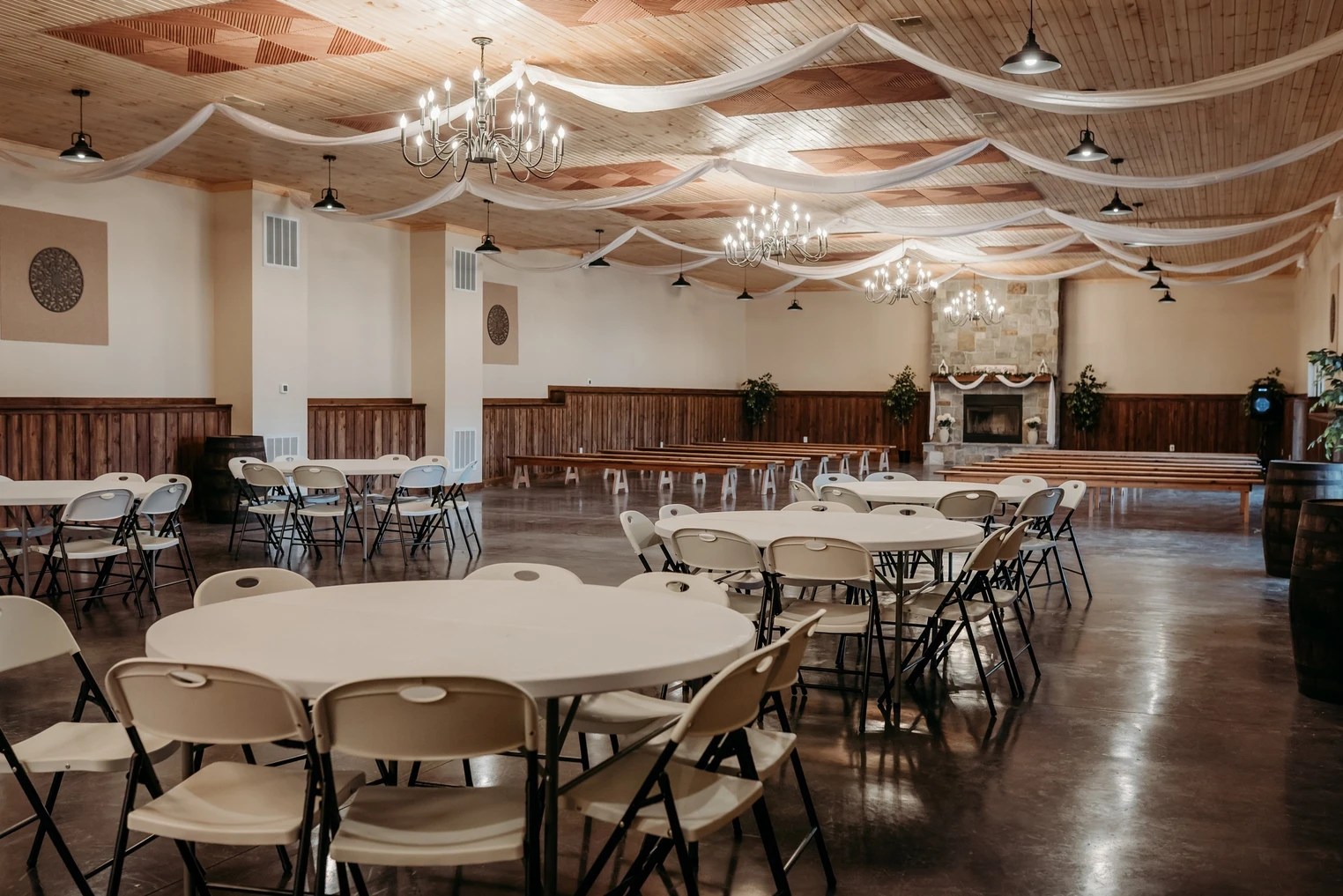 Russell Valley Farm rustic wedding venue Winchester Virginia barn wedding