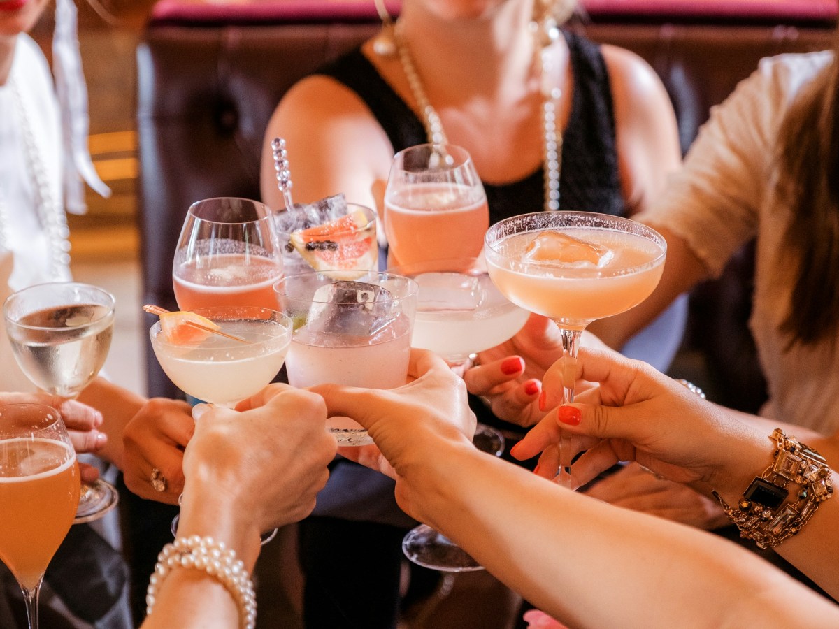 25 Signature Cocktail Ideas for Weddings + Wedding Bar Planning&nbsp;Tips